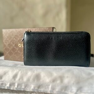 GUCCI Pebbled Leather Zip Around Wallet Black 332747